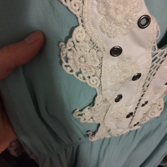 Beautiful long sleeve dress - Picture 3 of 4